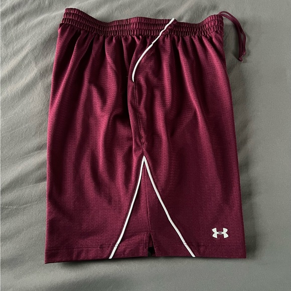 Women’s Medium Under Armour Shorts. EUC - Picture 3 of 8